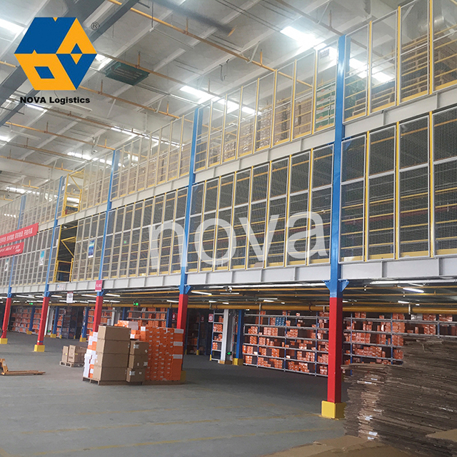 NM5 스틸 메 자닌 다락방은 바닥과 선반으로 지원됩니다